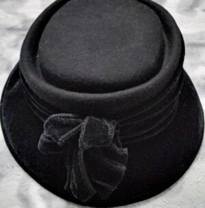 Vintage Arlin Black 100% Wool Women's Hat